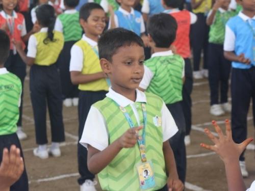 Most Participants Playing the Game of “Rock, Paper, Scissors” Simultaneously (Single Venue) (5)